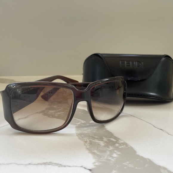 Fendi sunglasses - Picture 2 of 2